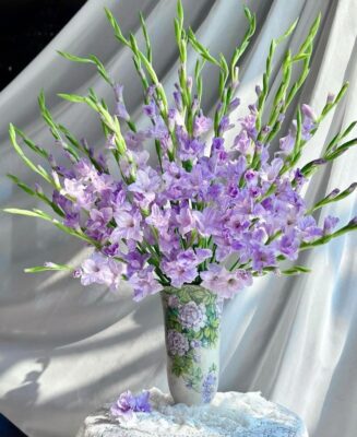 Cắm hoa dơn đơn giản, tinh tế