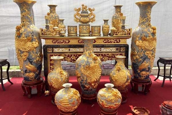 Bình hoa con công gốm sứ vẽ vàng cao cấp